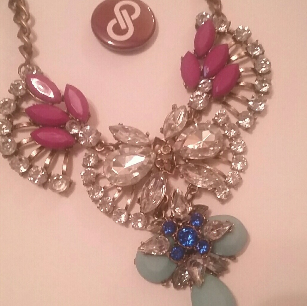 🌸multi-colored statement necklace🌸